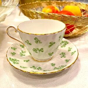 Shamrock White (Swirl Rim)
by AYNSLEY, JOHN